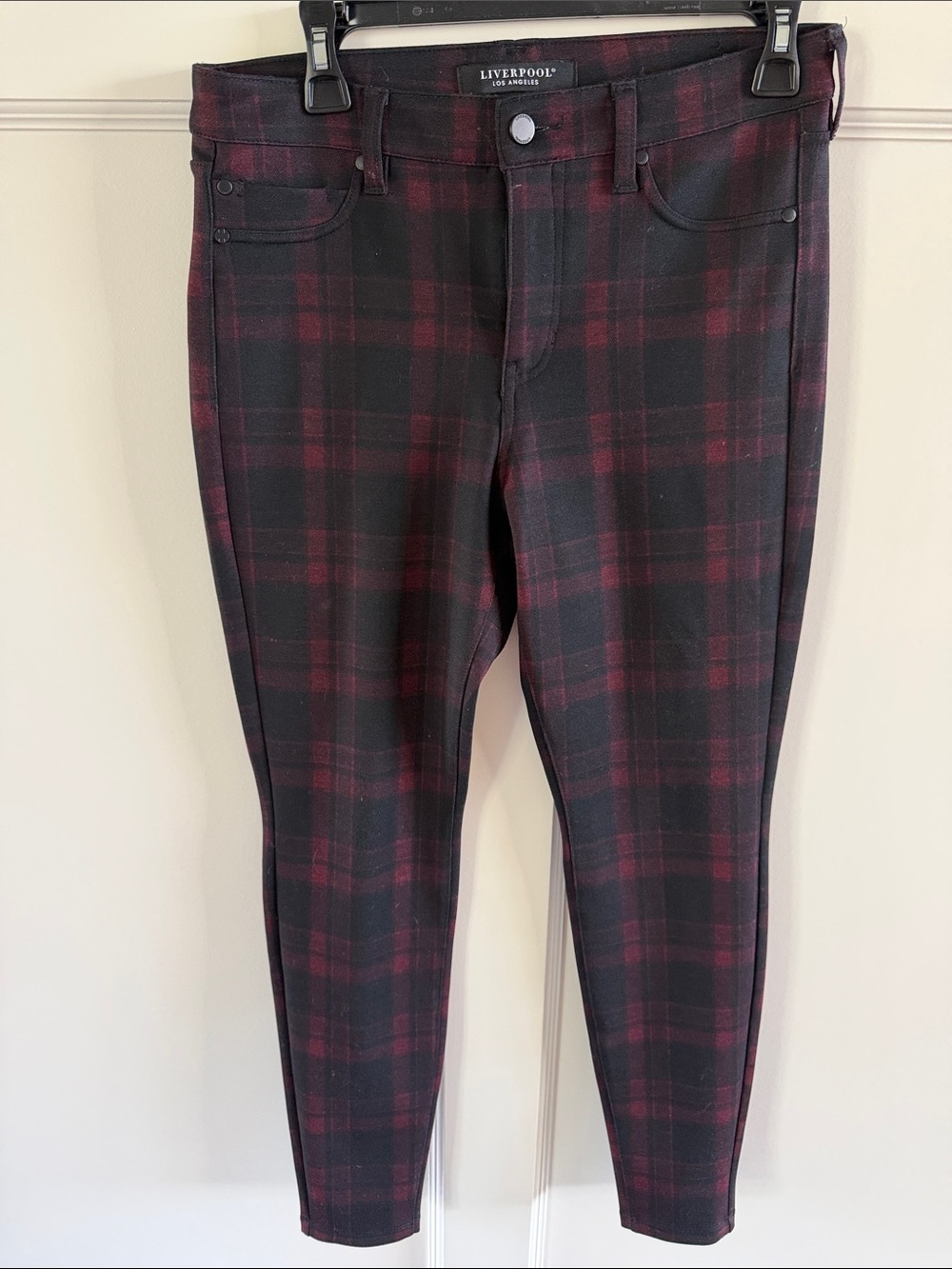 Liverpool Women’s Burgundy/Black Plaid Skinny Jeans. Size 8/29